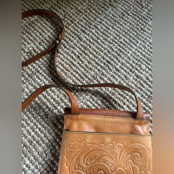 Patricia Nash Granada Brown Leather Crossbody Bag. - Picture 11 of 12